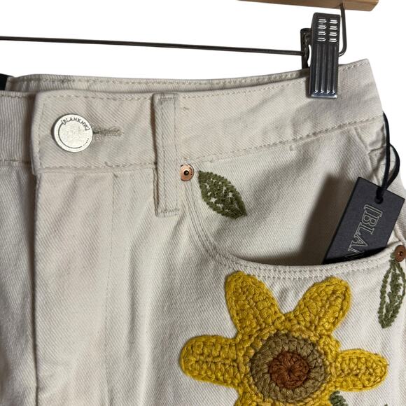 Blank NYC The Reeve Sunflower Floral Embroidered White Denim Shorts 27 - Picture 4 of 13